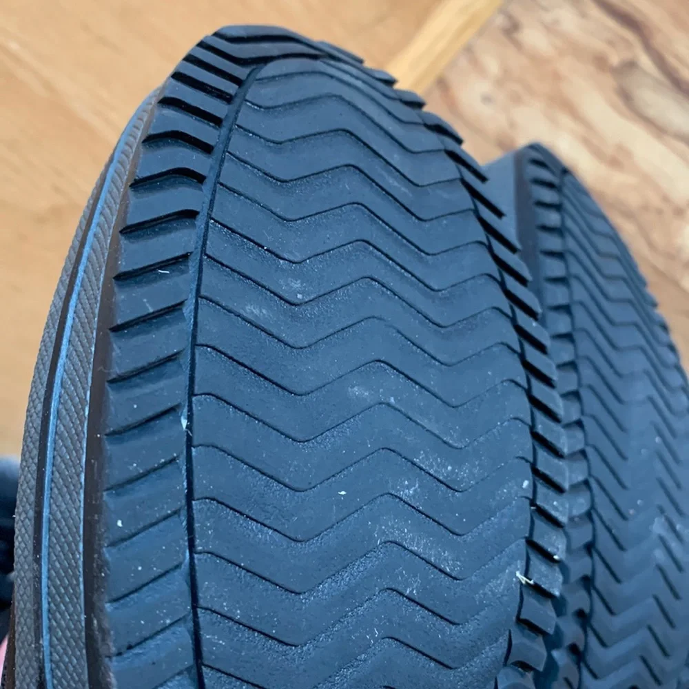 Laneige Canada 38 / 7-1/2 BLACK waterproof quilted vegan fur lace up snow boots